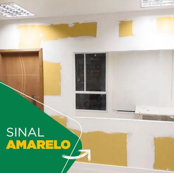 Sinal amarelo - Por que chapas de drywall que não foram pintadas às vezes amarelam?